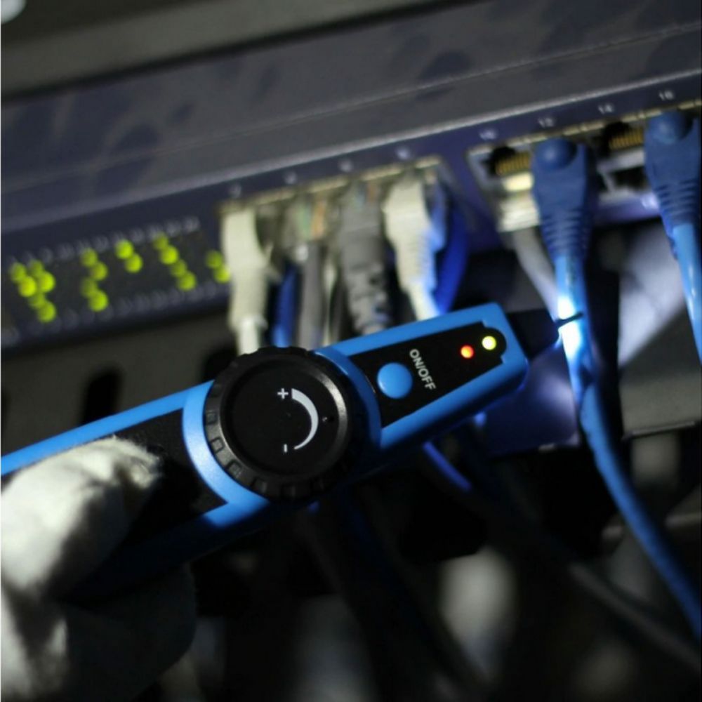 Tracing active Ethernet lines in a server rack using the BSIDE FWT11 network cable finder.