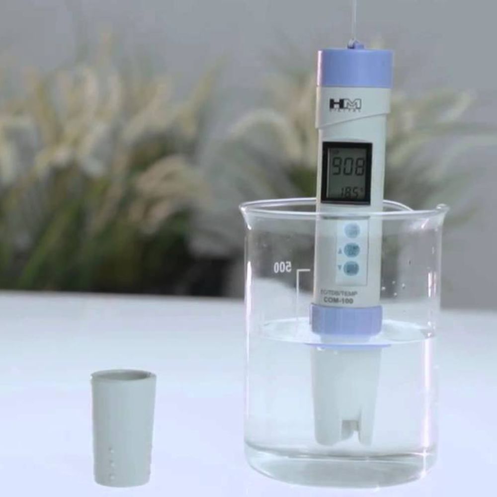 HM Digital COM-100 TDS EC meter measuring drinking water sample quality