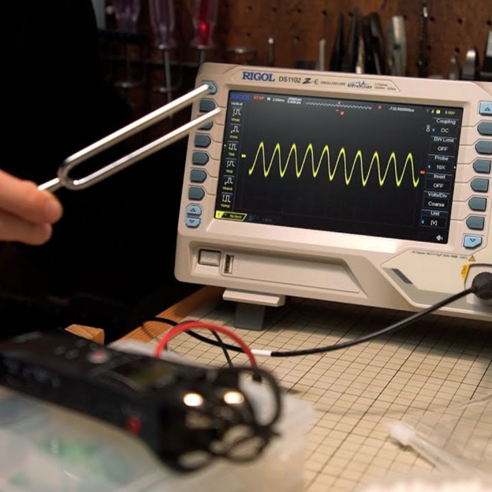 RIGOL DS1102Z-E oscilloscope troubleshooting PCB signals electronics repair workshop - Component testing digital circuit analysis maintenance scope Sri Lanka.