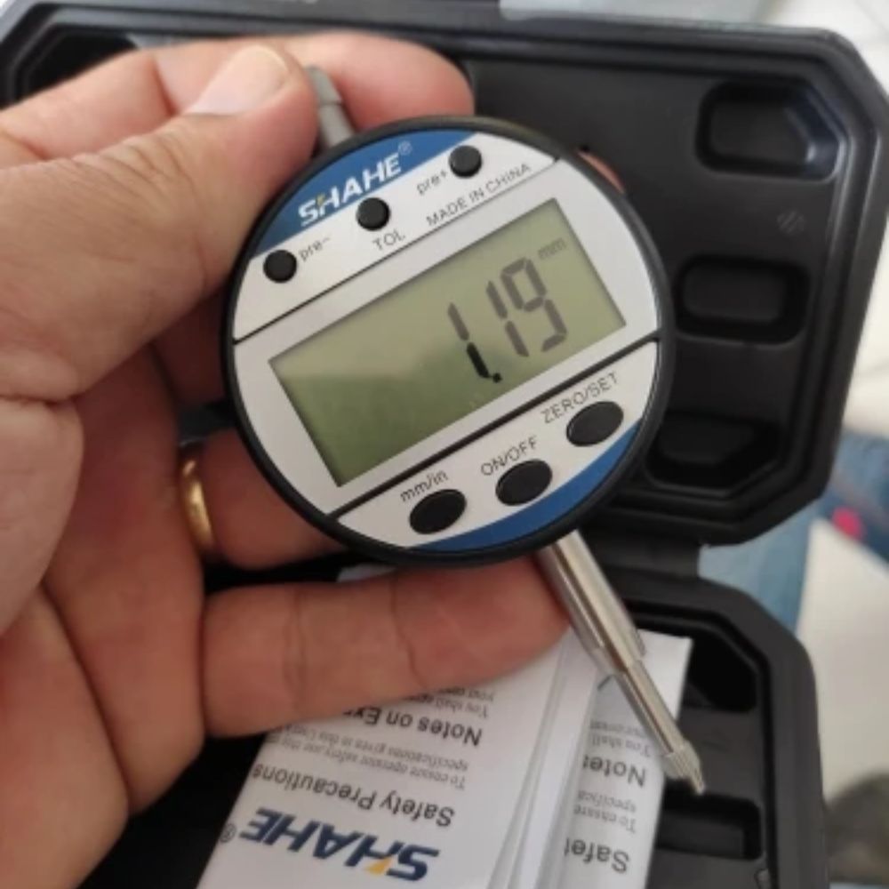 SHAHE 5307 Digital Dial Indicator Palm Ready Precision Measuring - Technician Handheld Electronic Dial Gauge for Workshop Tolerance Testing.