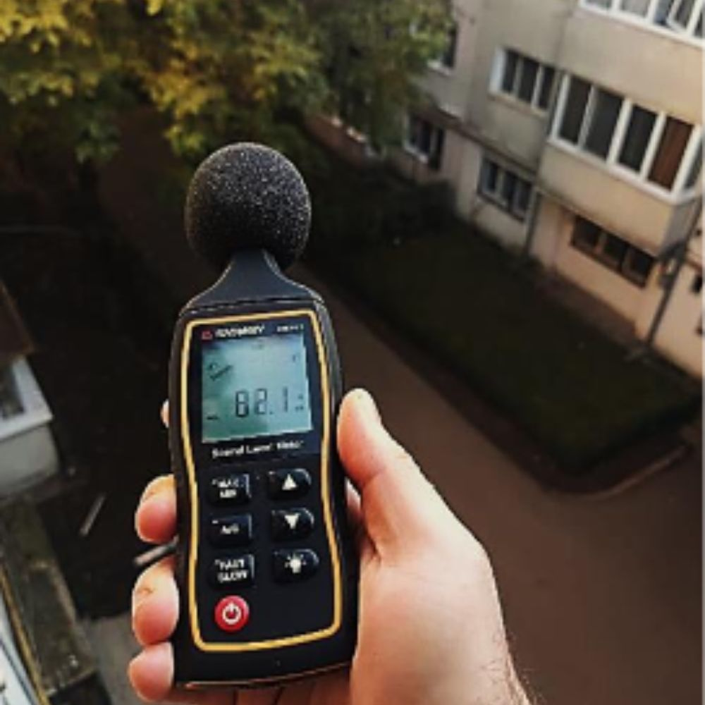 SNDWAY SW-524 decibel meter measuring ambient noise levels in a residential outdoor environment