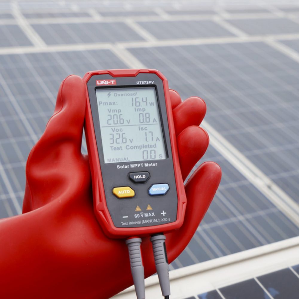 Solar technician in Sri Lanka using the UNI-T UT673PV PV Tester to verify peak power output (Pmax) and Voc of a rooftop solar installation.