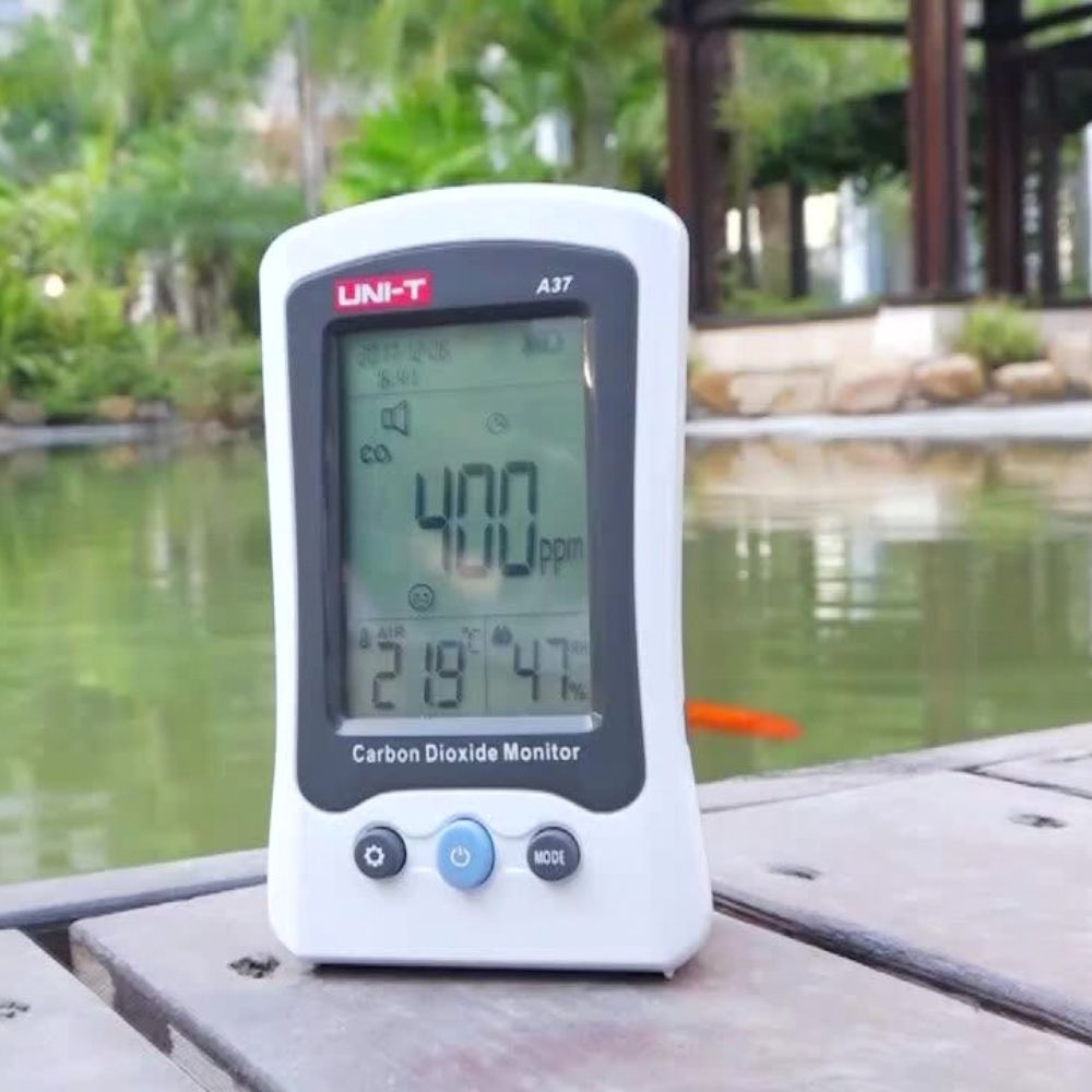UNI-T A37 NDIR CO2 meter measuring carbon dioxide levels near a swimming pool environment