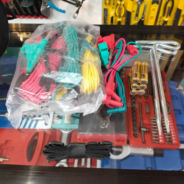 Full accessory set for a professional ground resistance tester, featuring auxiliary earth spikes, batteries, and color-coded leads for precise earth pit testing.