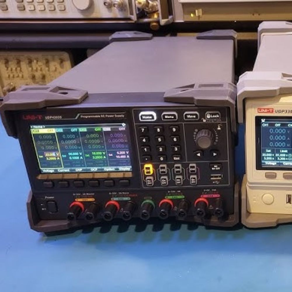 UNI-T UDP4303S 32V 4CH linear DC power supply calibrating another UNI-T PSU – professional laboratory power source for bench power supply verification.