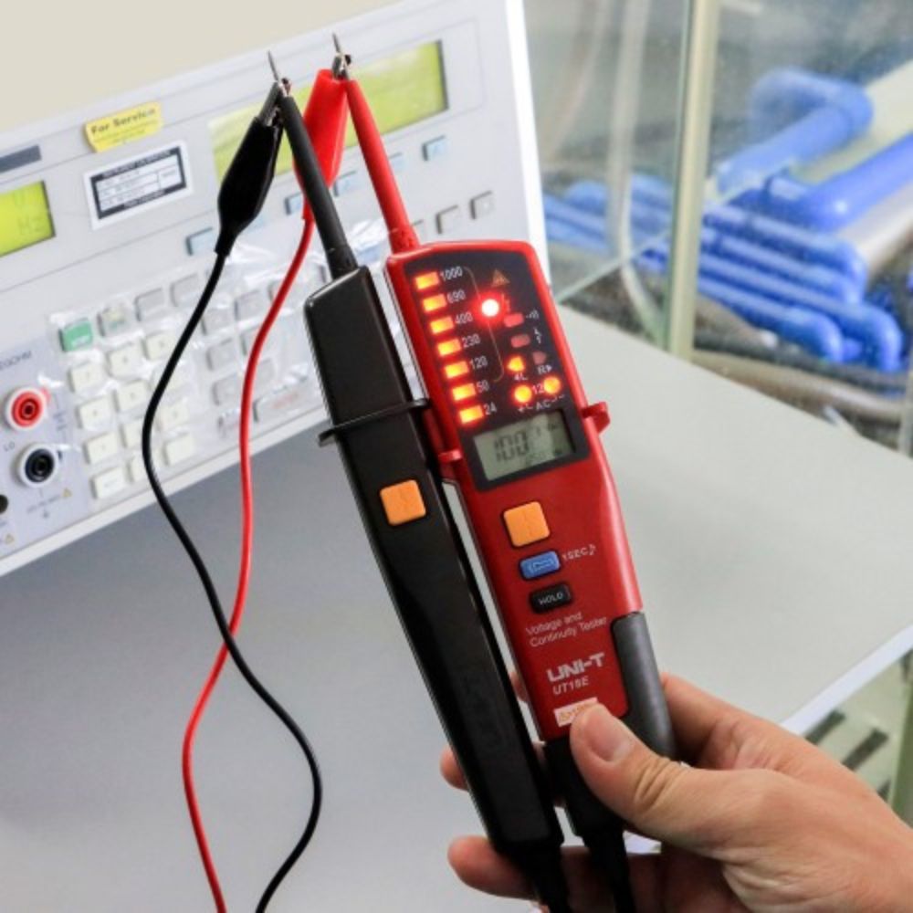 Electrical technician using the UNI-T UT18E 1000V tester to perform an accurate electrical continuity check and measure voltage on a DC power supply.