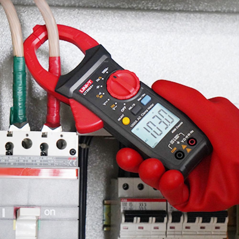 UNI-T UT206A+ True RMS clamp meter measuring AC current up to 1000A – conductor clamping for mains power cables, 3-phase systems, heavy machinery and generator testing Sri Lanka.