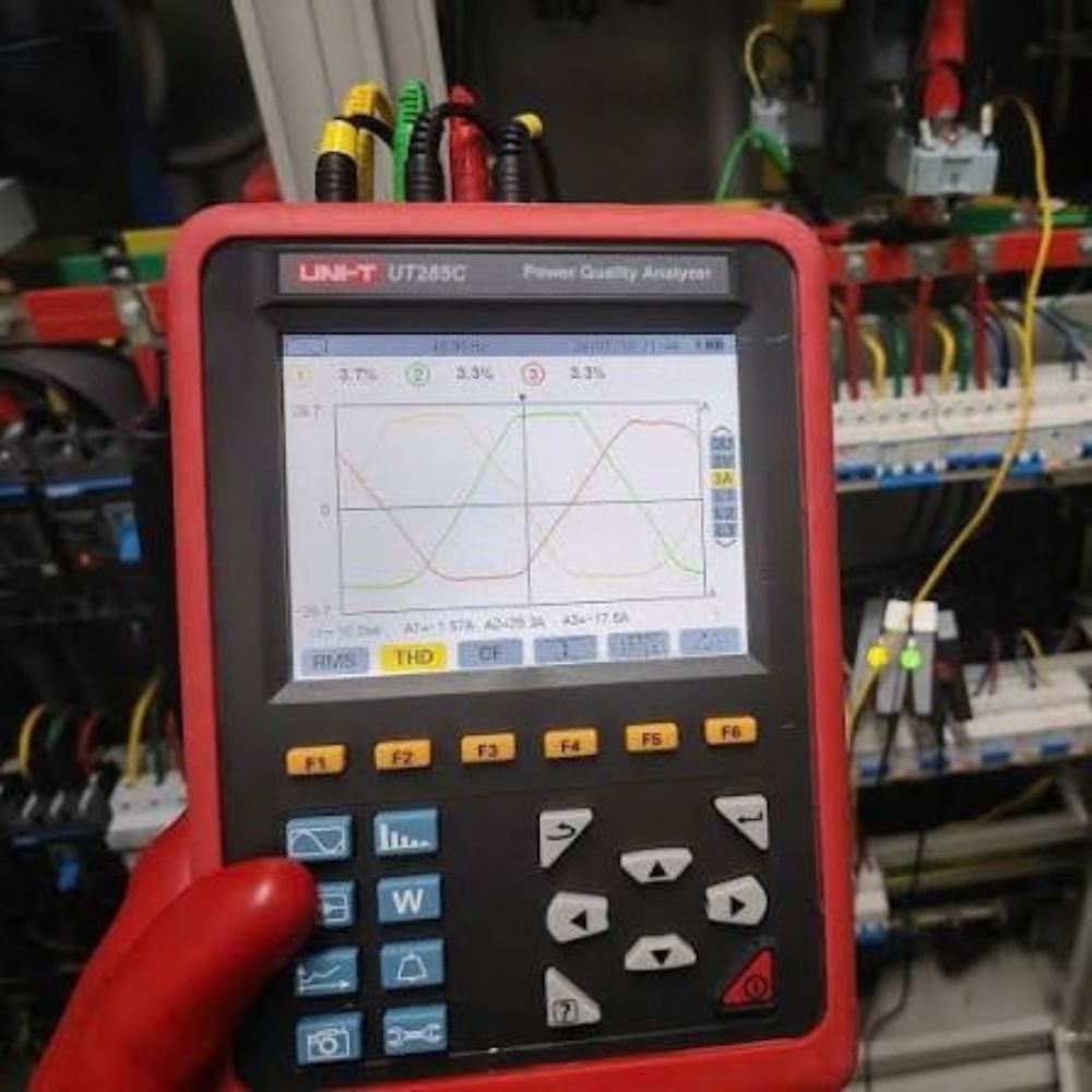 UNI-T UT285C analyzer connected to an industrial power distribution board for three phase testing