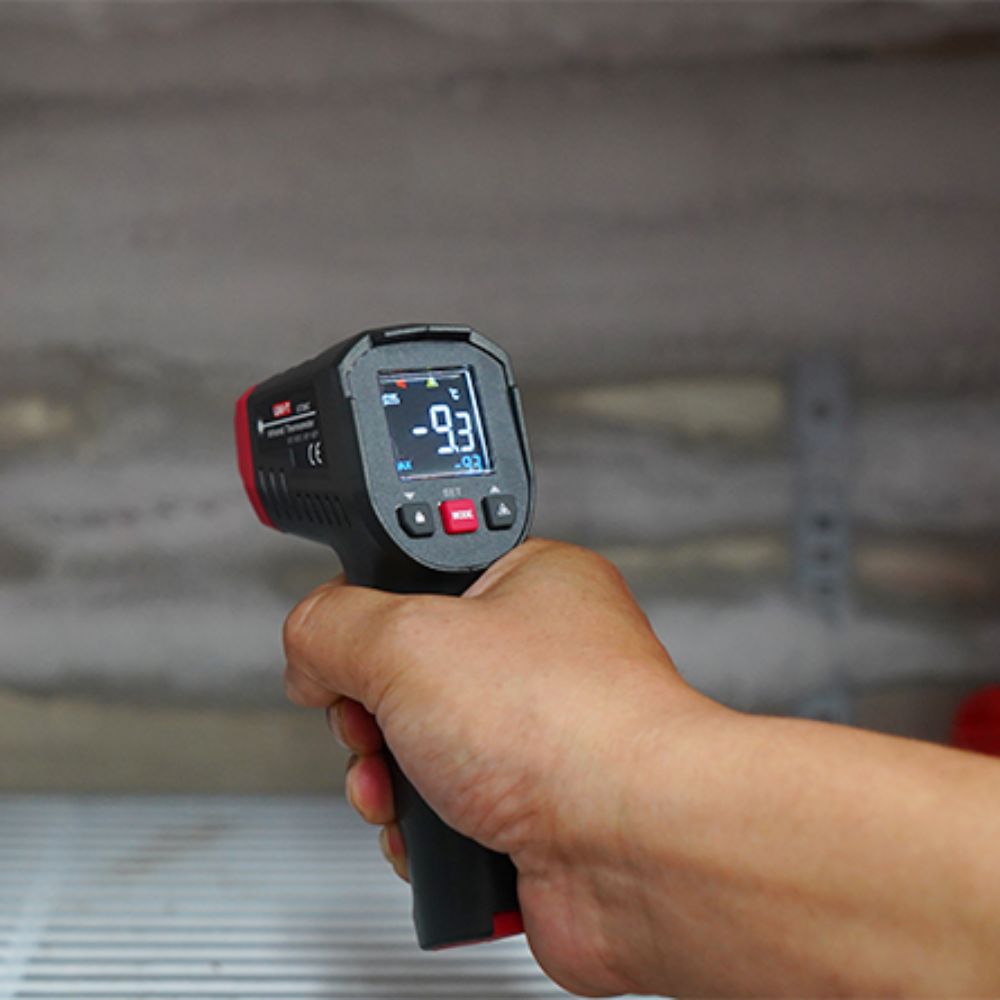 UNI-T UT306S IR thermometer performing non-contact HVAC duct surface temperature measurement