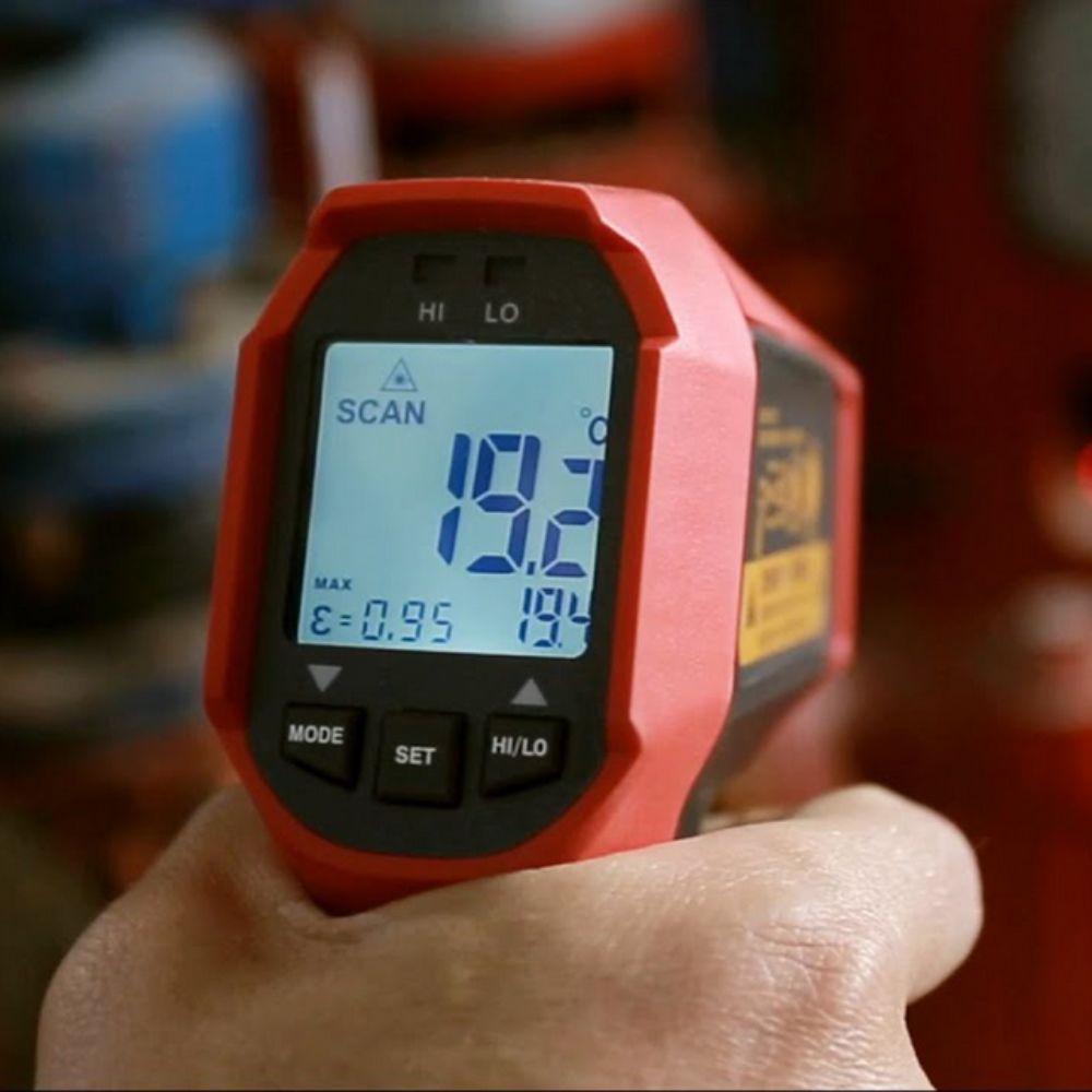 UNI-T UT309E infrared thermometer with 20:1 distance-to-spot ratio measuring remote surface temperature from 2 metres away