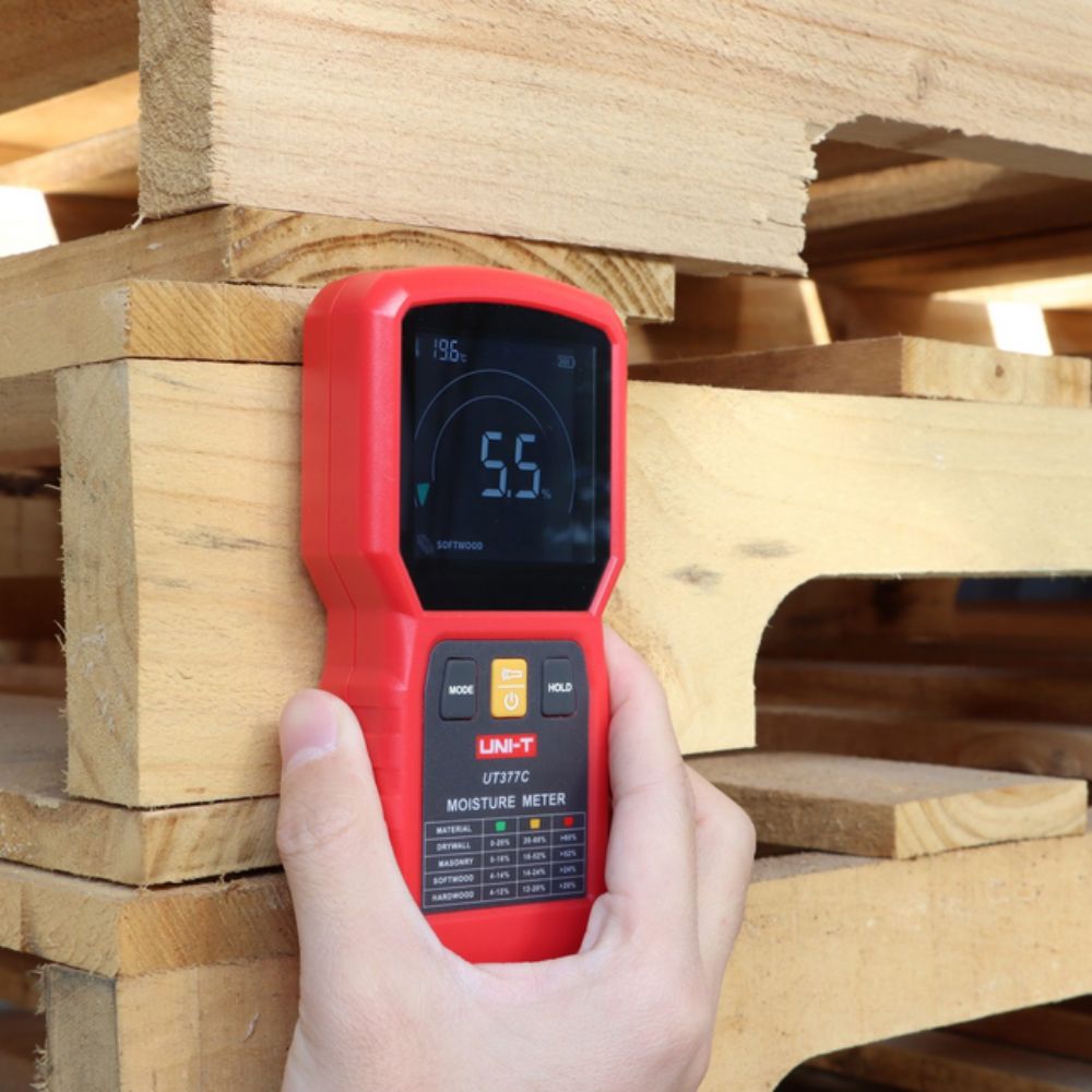 UNI-T UT377C non-destructive moisture meter testing rubber wood pallets softwood mode 5.5% reading, timber quality control tool for warehousing logistics furniture manufacturing