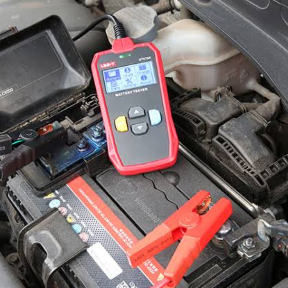 UNI-T UT673A battery tester performing a 12V or 24V charging-system test