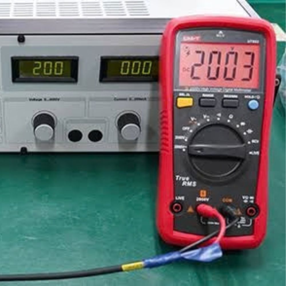UNI-T UT892 2000V high voltage AC/DC digital multimeter performing a 2000 volt calibration test