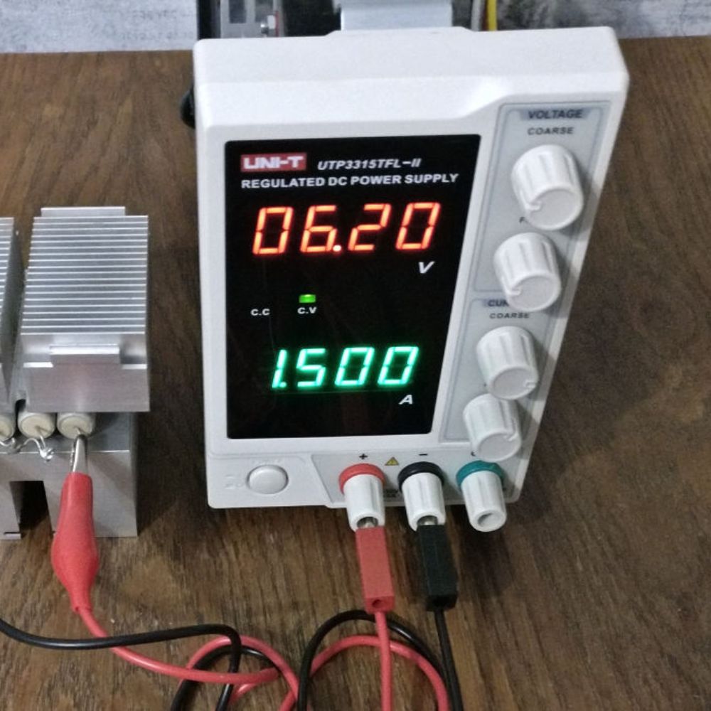 UNI-T UTP3315TFL-II 30V/5A linear DC PSU testing solid state relay module – high-power bench supply for SSR validation, power semiconductor testing, electronics burn-in.