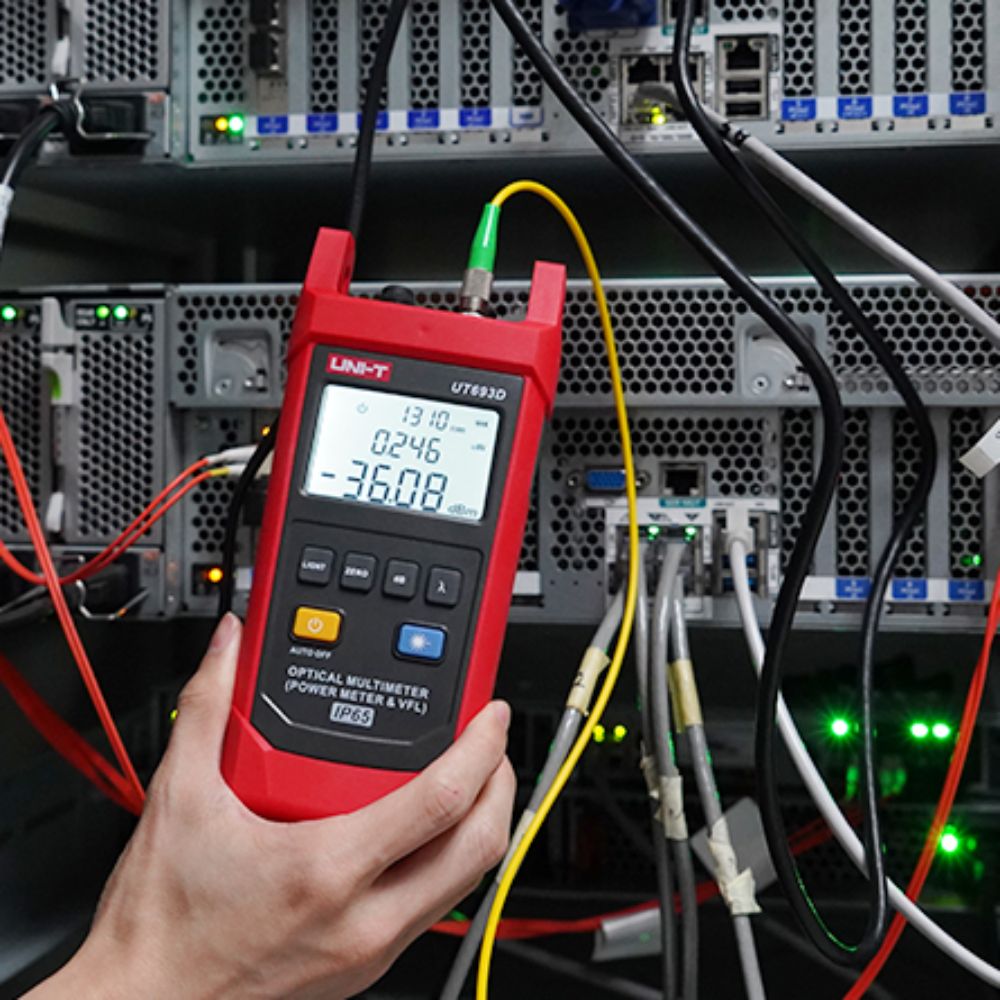 Technician performing a combined optical loss and visual fault test using the UT693D multimeter on a data center network rack.